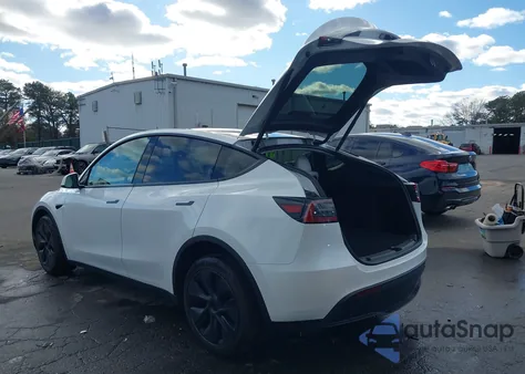 2025 Tesla Model Y Long Range Dual Motor All-Wheel Drive z USA, uszkodzony, nr VIN 7SAYGDEE8SF301889